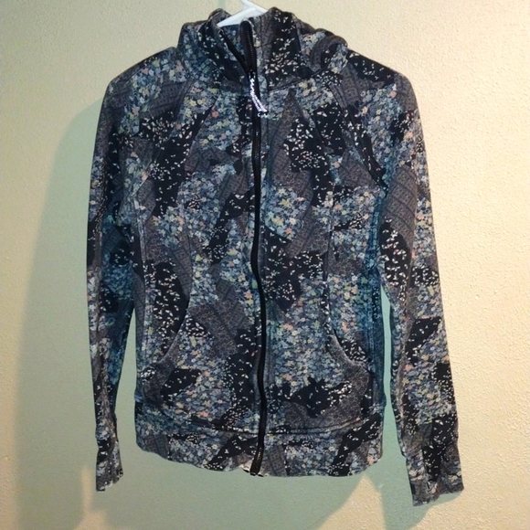 Rare Lululemon Scuba Hoodie Patchwork Pattern Floral Cotton Alpine Thumb… - Picture 1 of 7